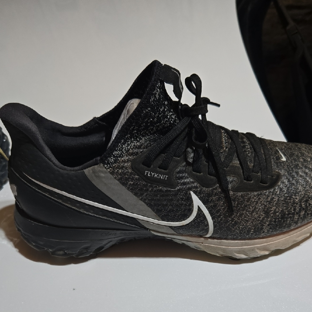 Nike Flyknit Black and Gray Athletic Shoes